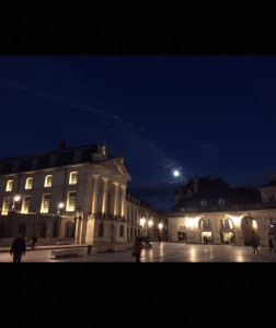 Le Palais des Ducs at night!